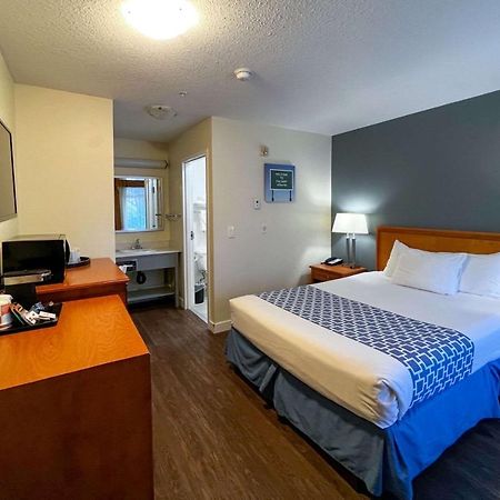 Econo Lodge Inn & Suites University Calgary Ngoại thất bức ảnh