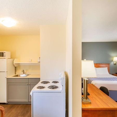 Econo Lodge Inn & Suites University Calgary Ngoại thất bức ảnh