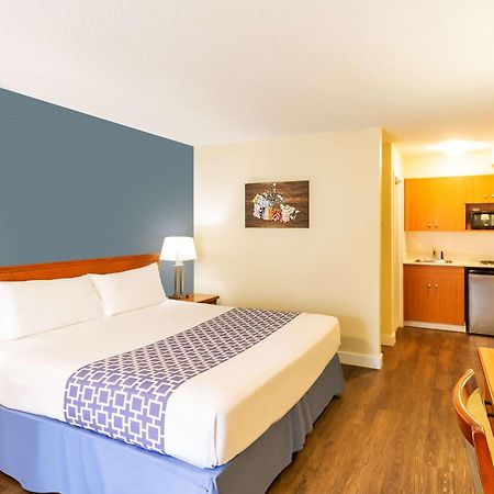 Econo Lodge Inn & Suites University Calgary Ngoại thất bức ảnh