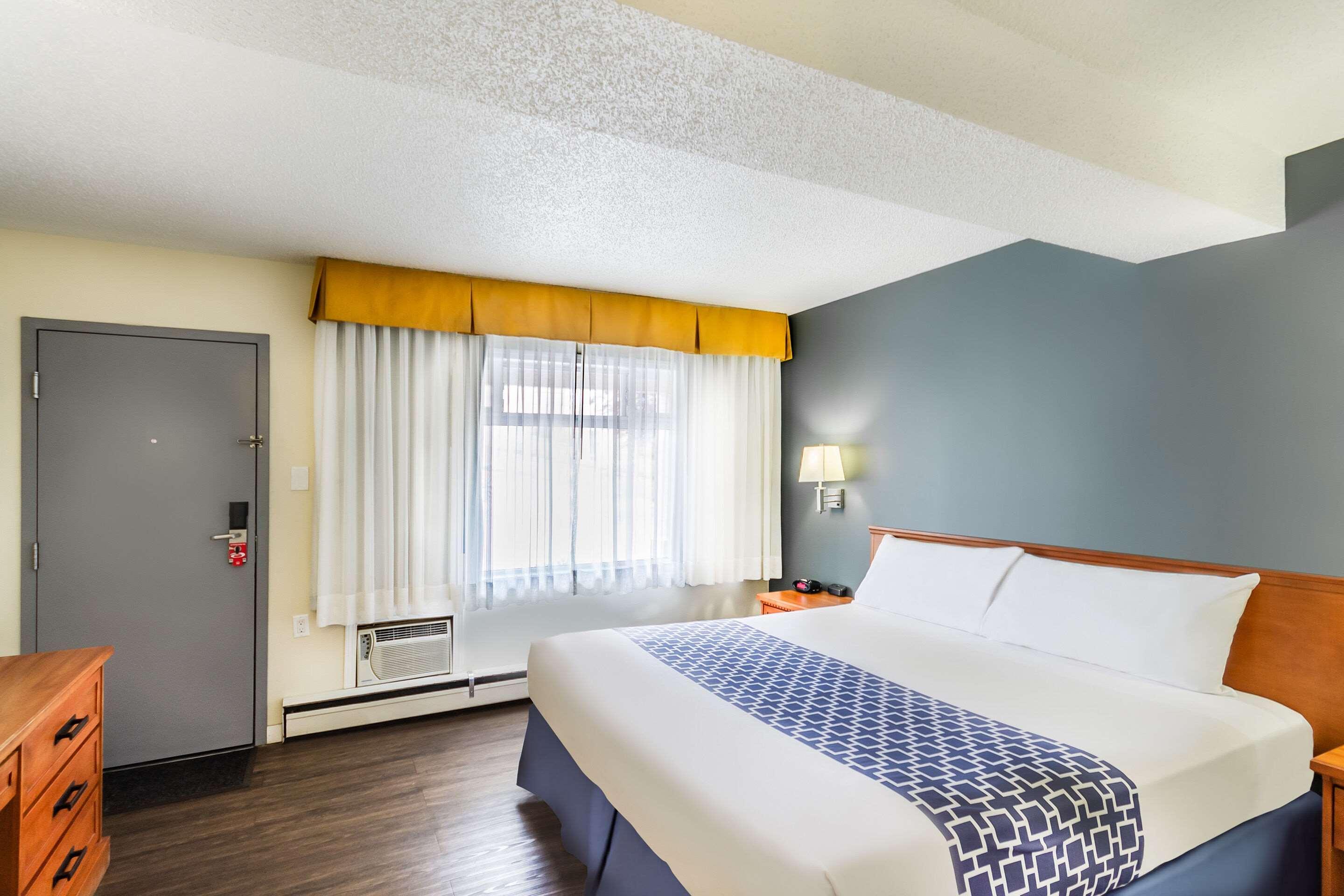 Econo Lodge Inn & Suites University Calgary Ngoại thất bức ảnh