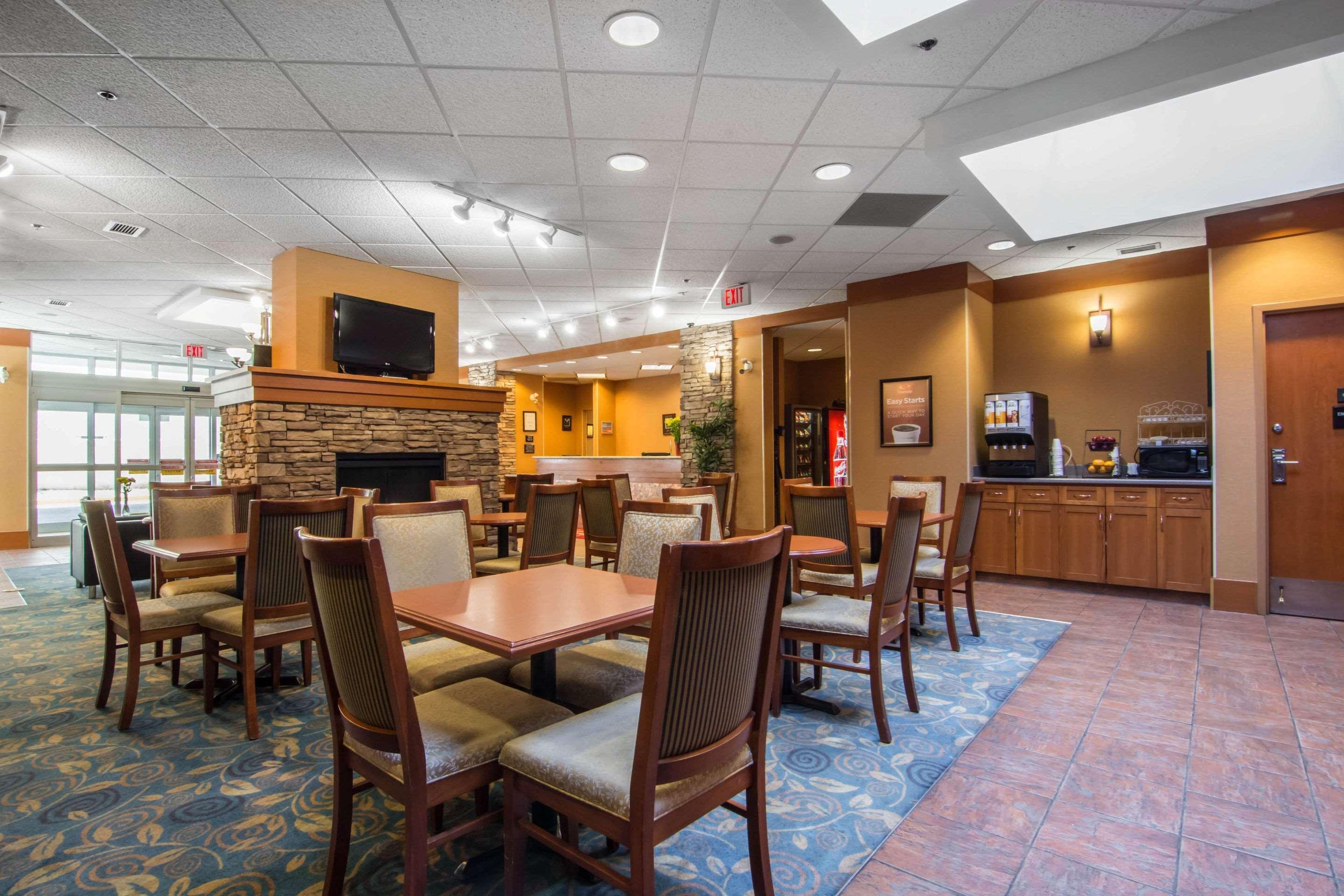 Econo Lodge Inn & Suites University Calgary Ngoại thất bức ảnh