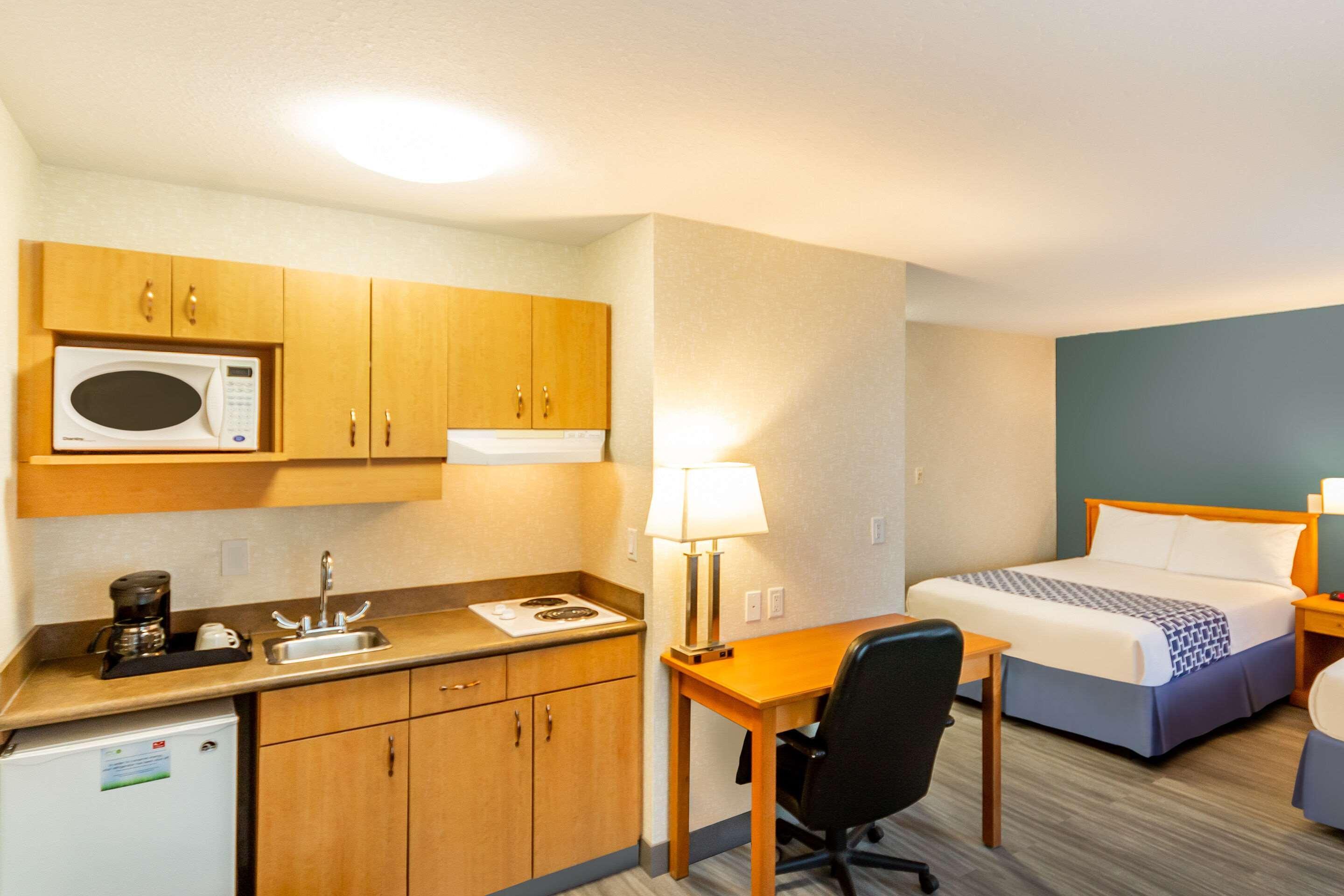 Econo Lodge Inn & Suites University Calgary Ngoại thất bức ảnh