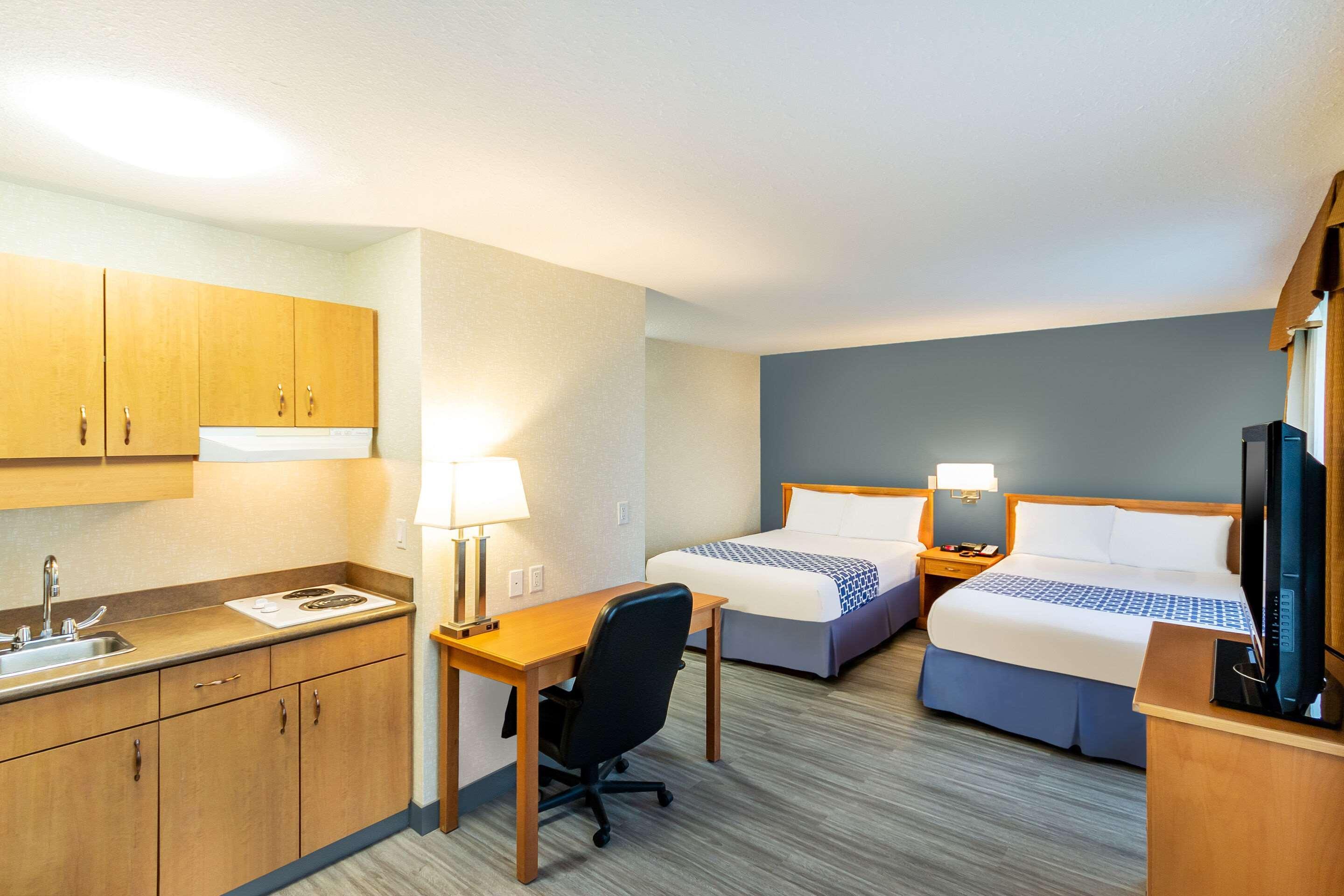 Econo Lodge Inn & Suites University Calgary Ngoại thất bức ảnh