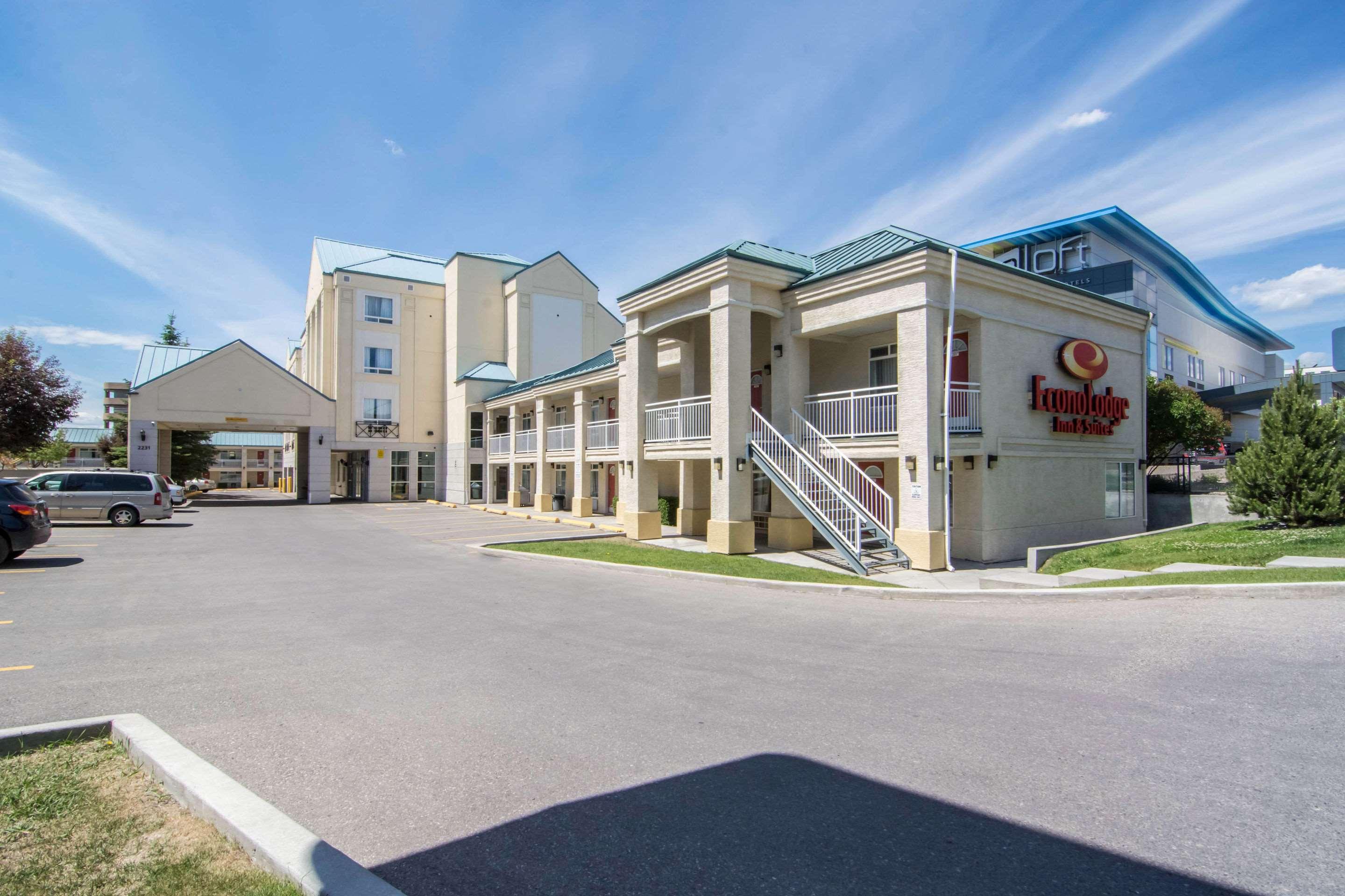 Econo Lodge Inn & Suites University Calgary Ngoại thất bức ảnh