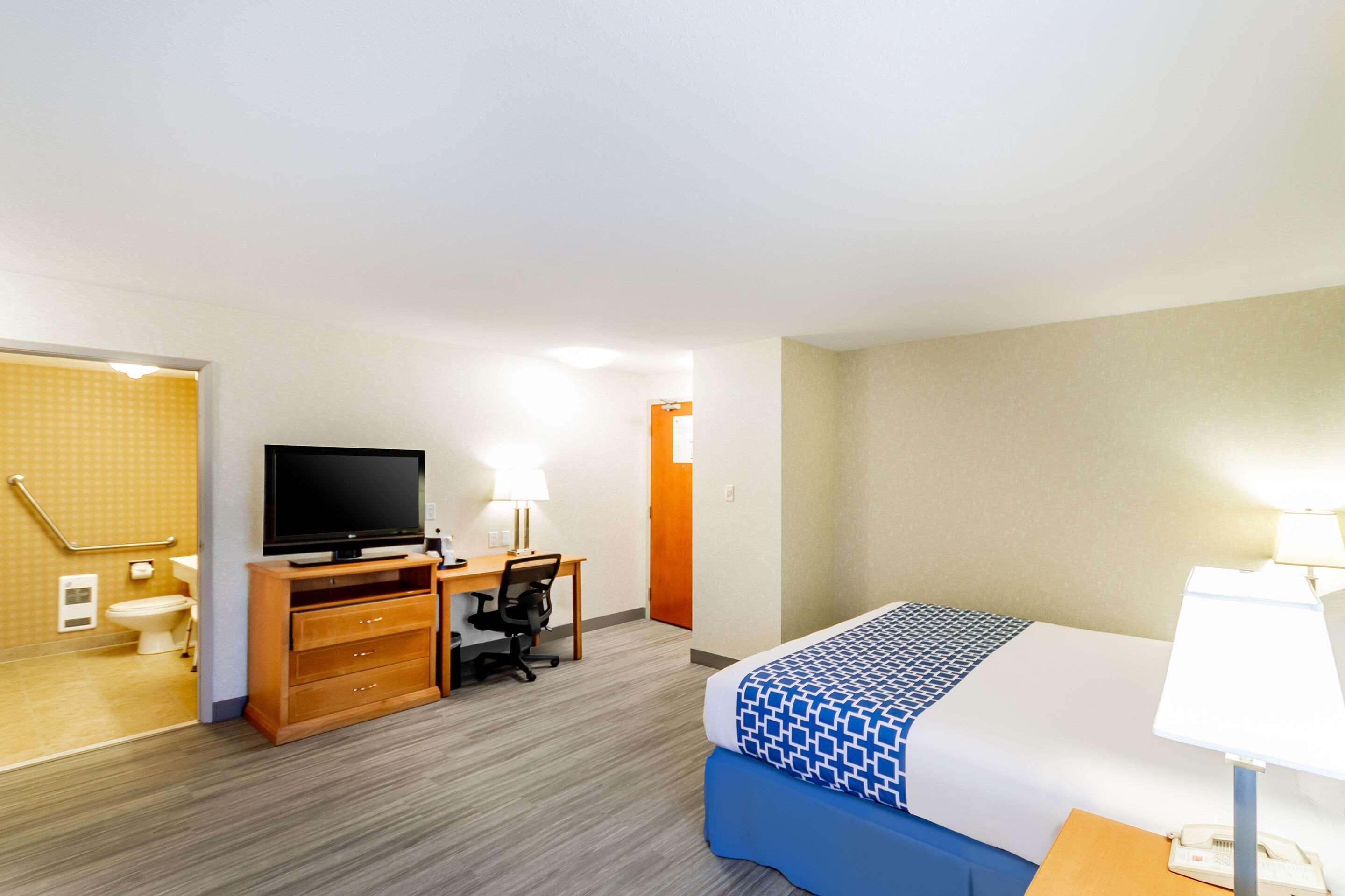 Econo Lodge Inn & Suites University Calgary Ngoại thất bức ảnh