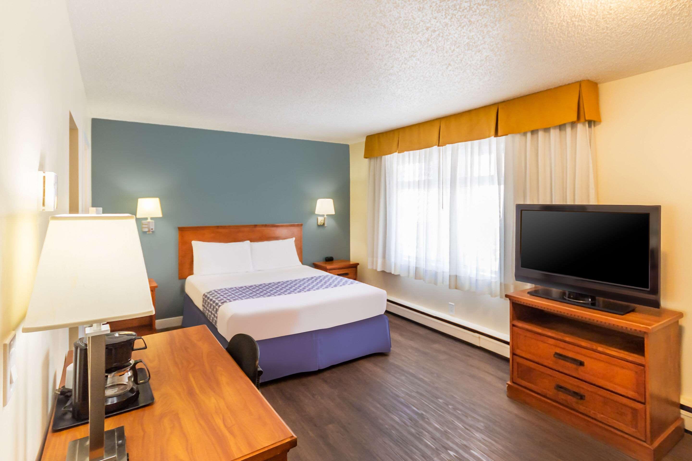 Econo Lodge Inn & Suites University Calgary Ngoại thất bức ảnh