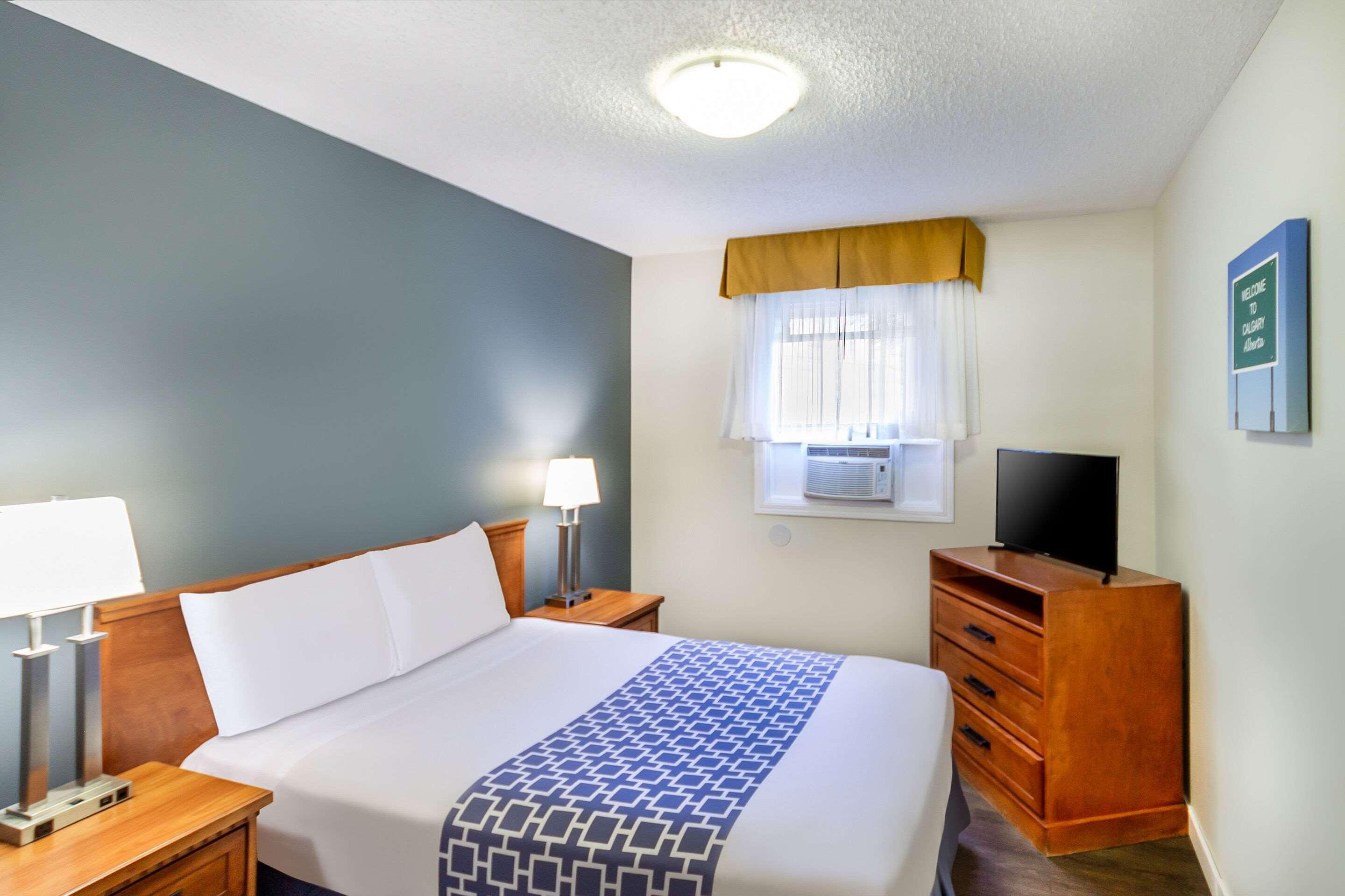 Econo Lodge Inn & Suites University Calgary Ngoại thất bức ảnh