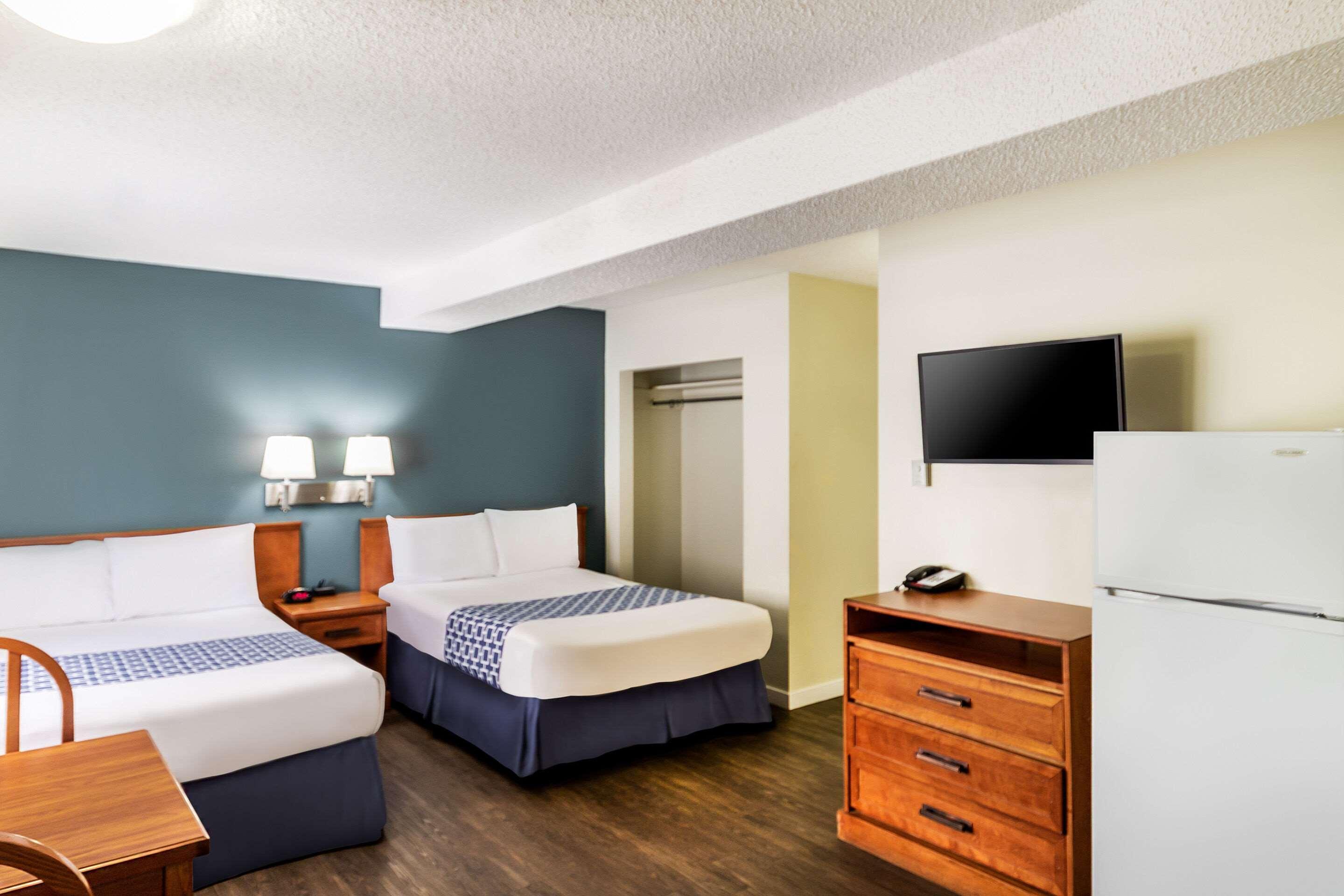 Econo Lodge Inn & Suites University Calgary Ngoại thất bức ảnh