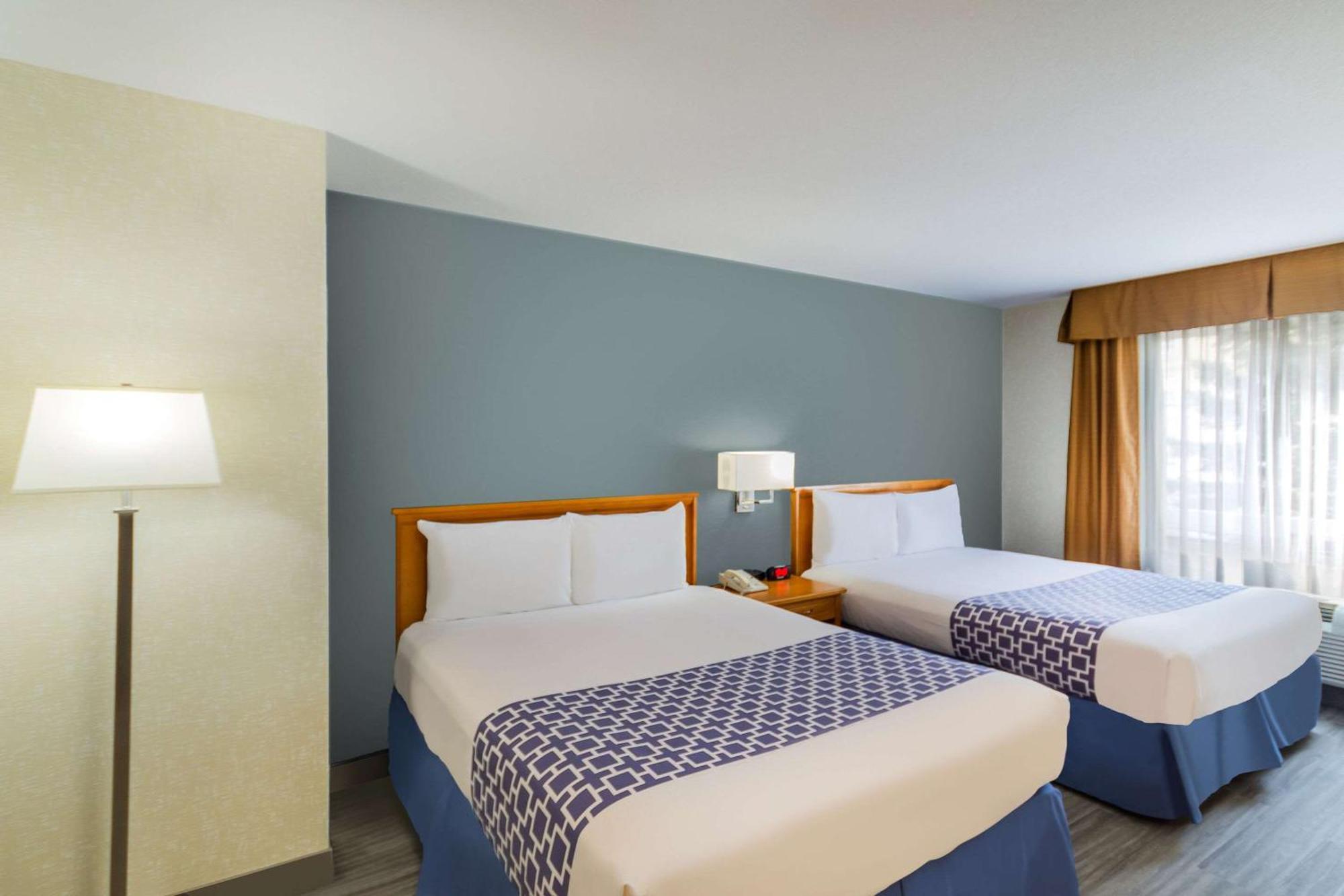 Econo Lodge Inn & Suites University Calgary Ngoại thất bức ảnh